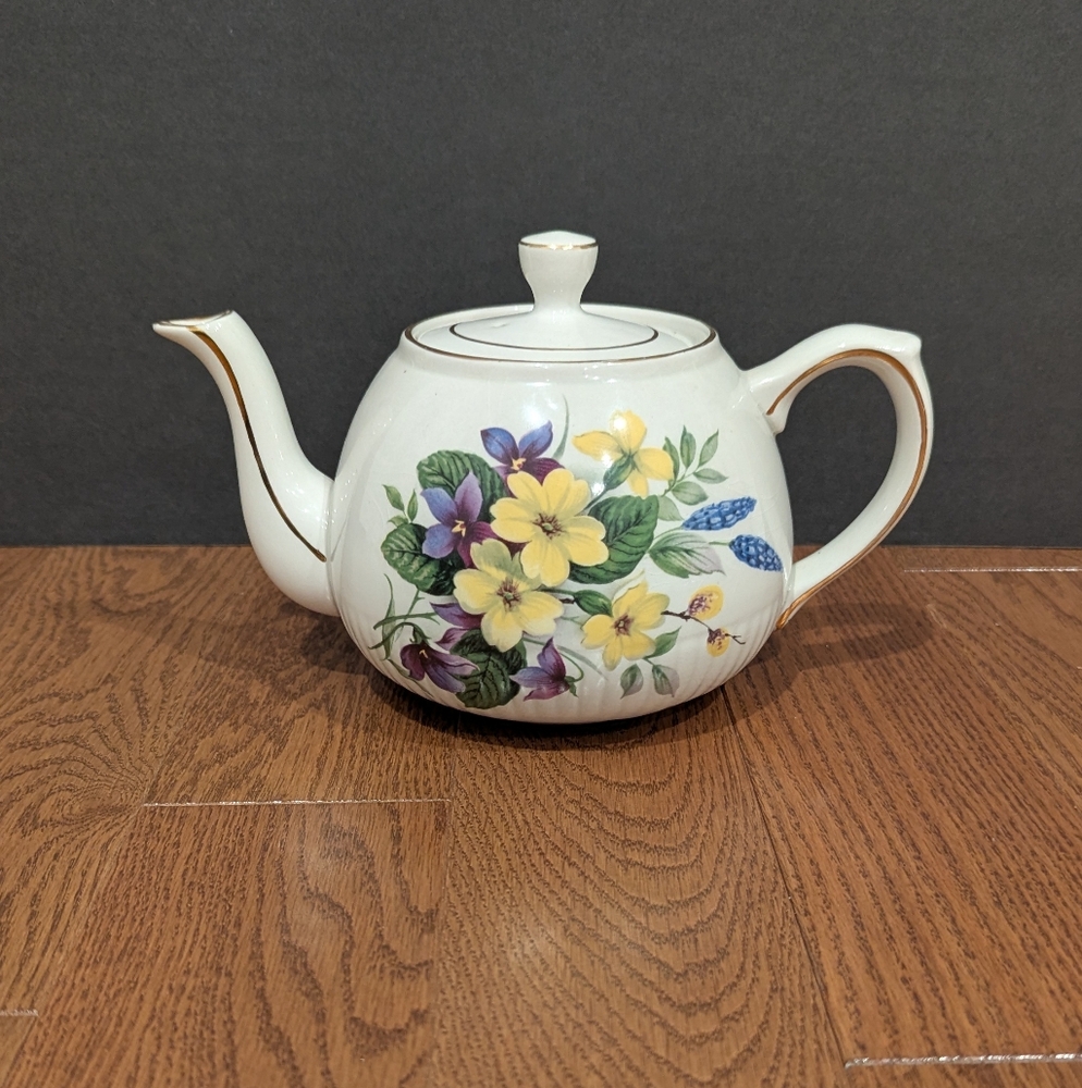 Ironstone Teapot Yellow Pansy Ellgreave Wood & Sons England 32 oz Gold Gilt Trim
